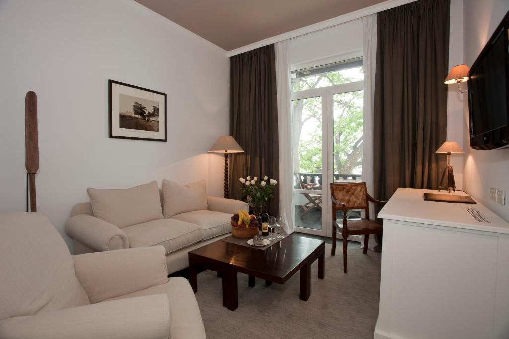 One-Bedroom Suite with Park View - First Floor